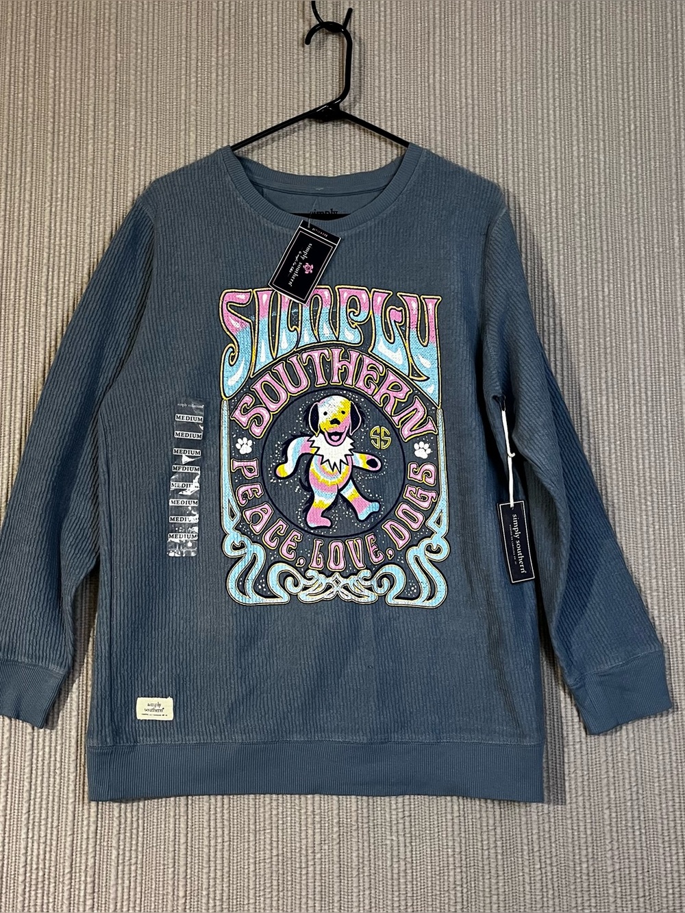 NWT Simply Southern Thermal Tee Shirt Love Peace Dogs Graphic Womens M T-shirt